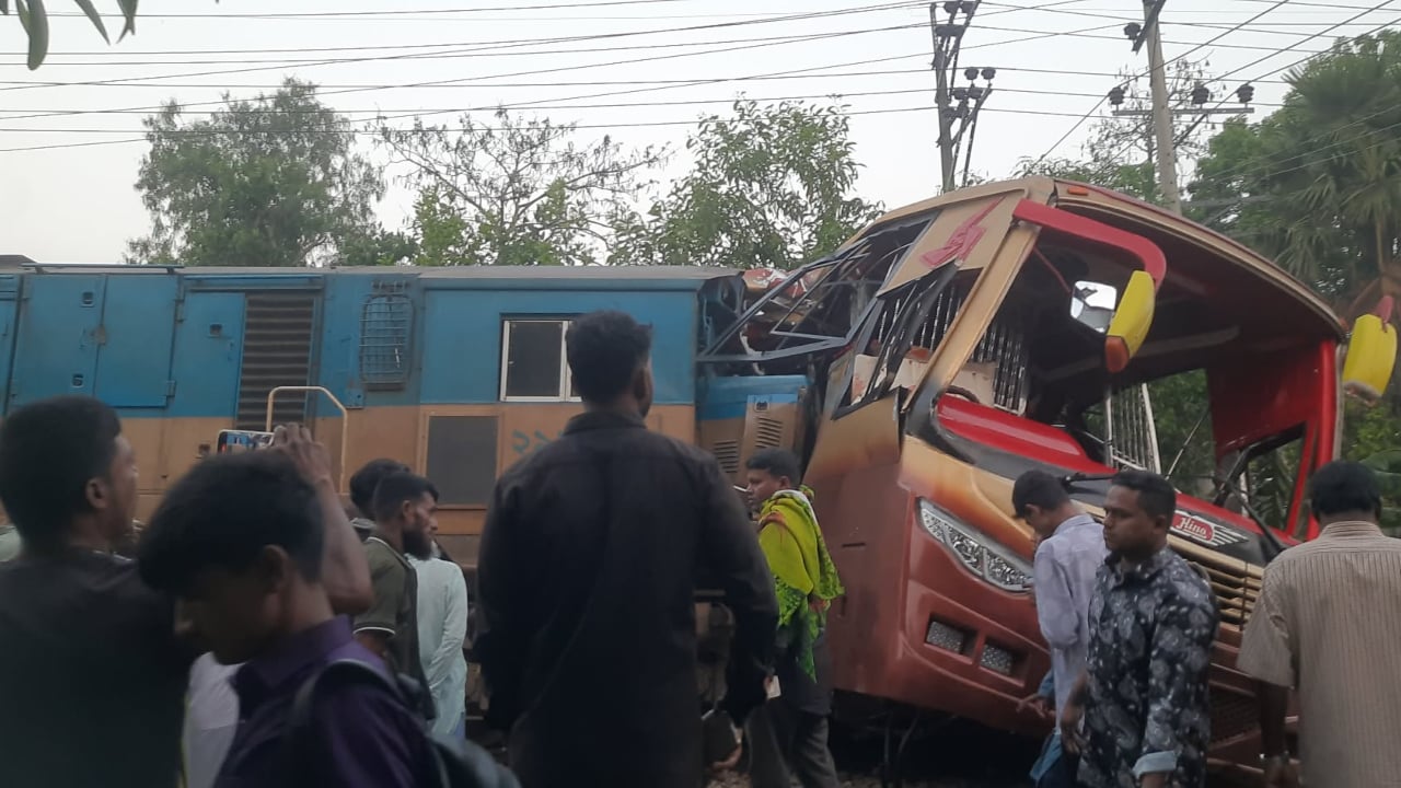 কুমিল্লায় ট্রেন দুর্ঘটনায় রেলওয়ের দুটি তদন্ত কমিটি গঠন